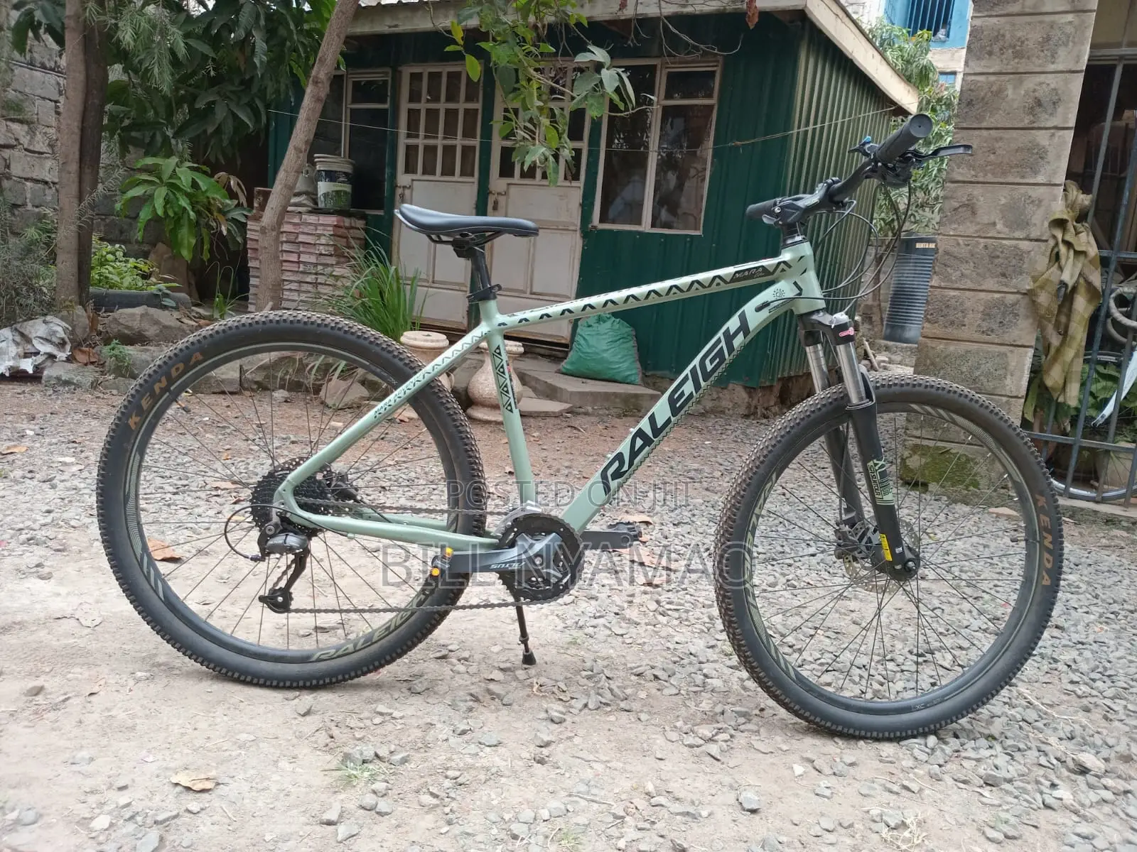 Raleigh Mara 27.5 Mountain Bike – Excellent Condition