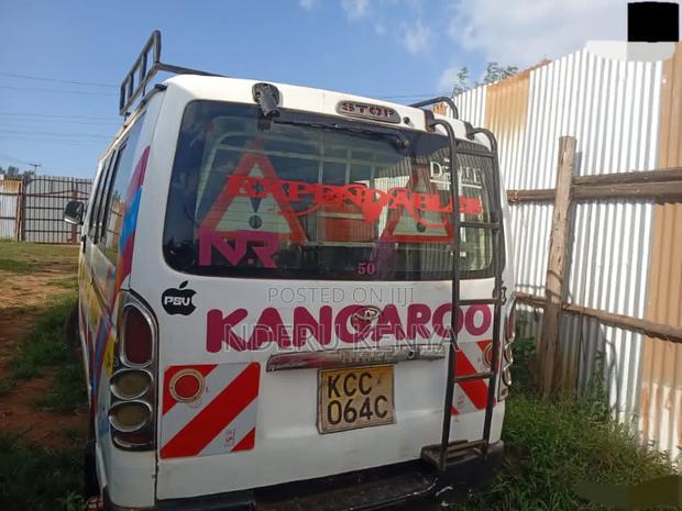 Toyota HiAce 2007 White - thumbnail 2