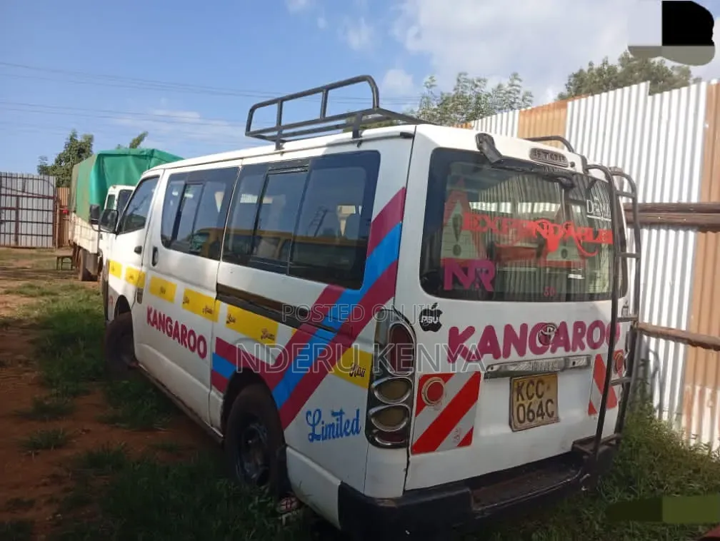 Toyota HiAce 2007 White