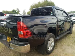 Toyota Hilux 2018 Black