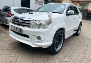 Toyota Fortuner 3.0 D AWD 2010 White