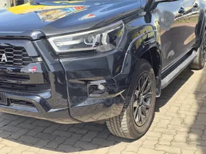 Toyota Hilux 2022 Black