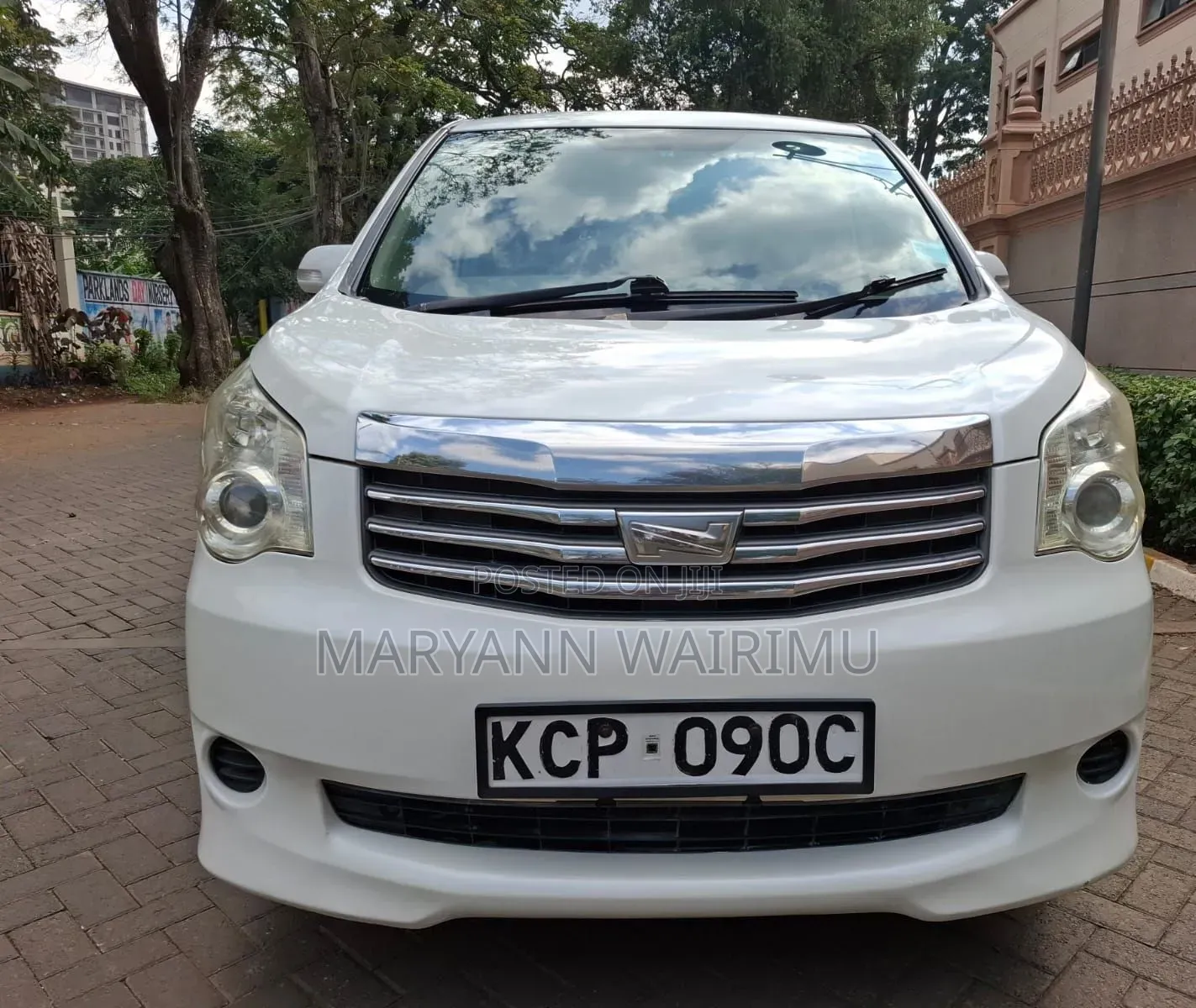 Toyota Noah 2010 White