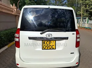Toyota Noah 2010 White