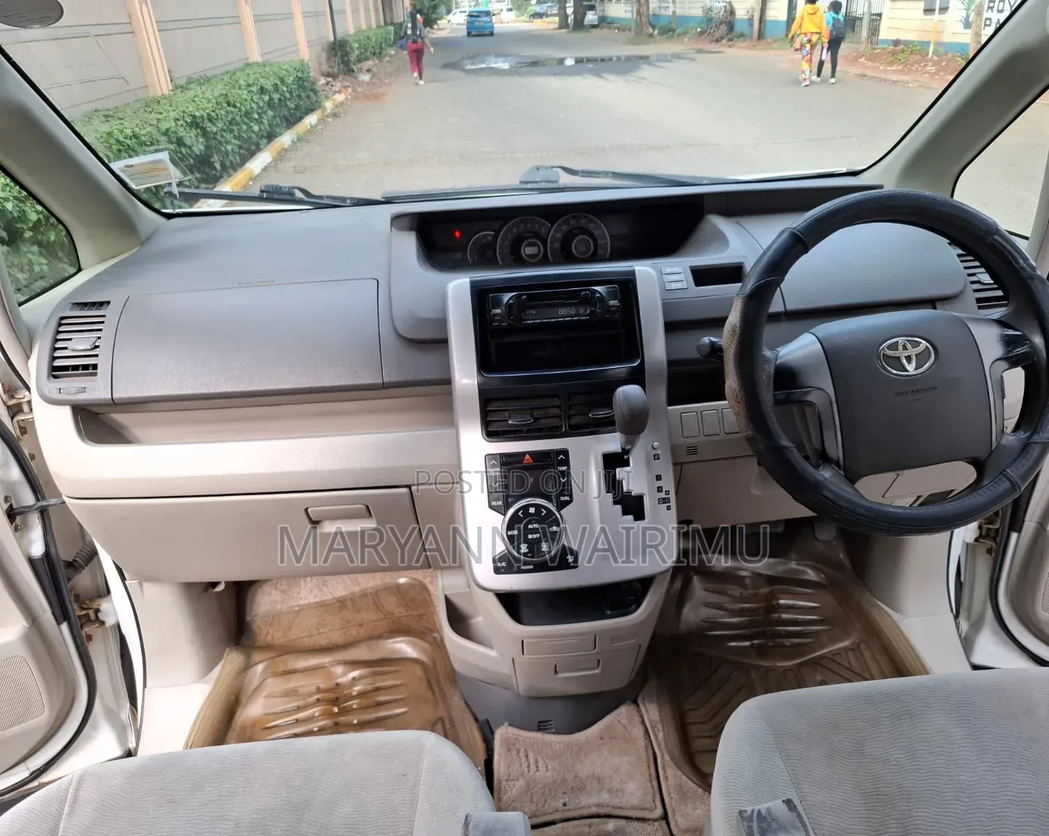 Toyota Noah 2010 White