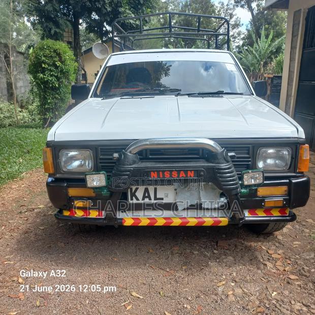 Nissan Pick-Up 1999 White