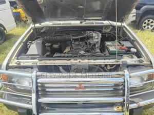 Mitsubishi Pajero 2000i IO 2005 Silver