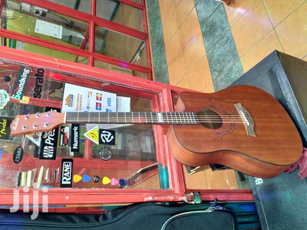 Quality Acoustic Guitar - main view