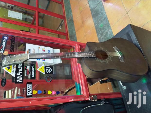 Quality Acoustic Guitar - thumbnail 4