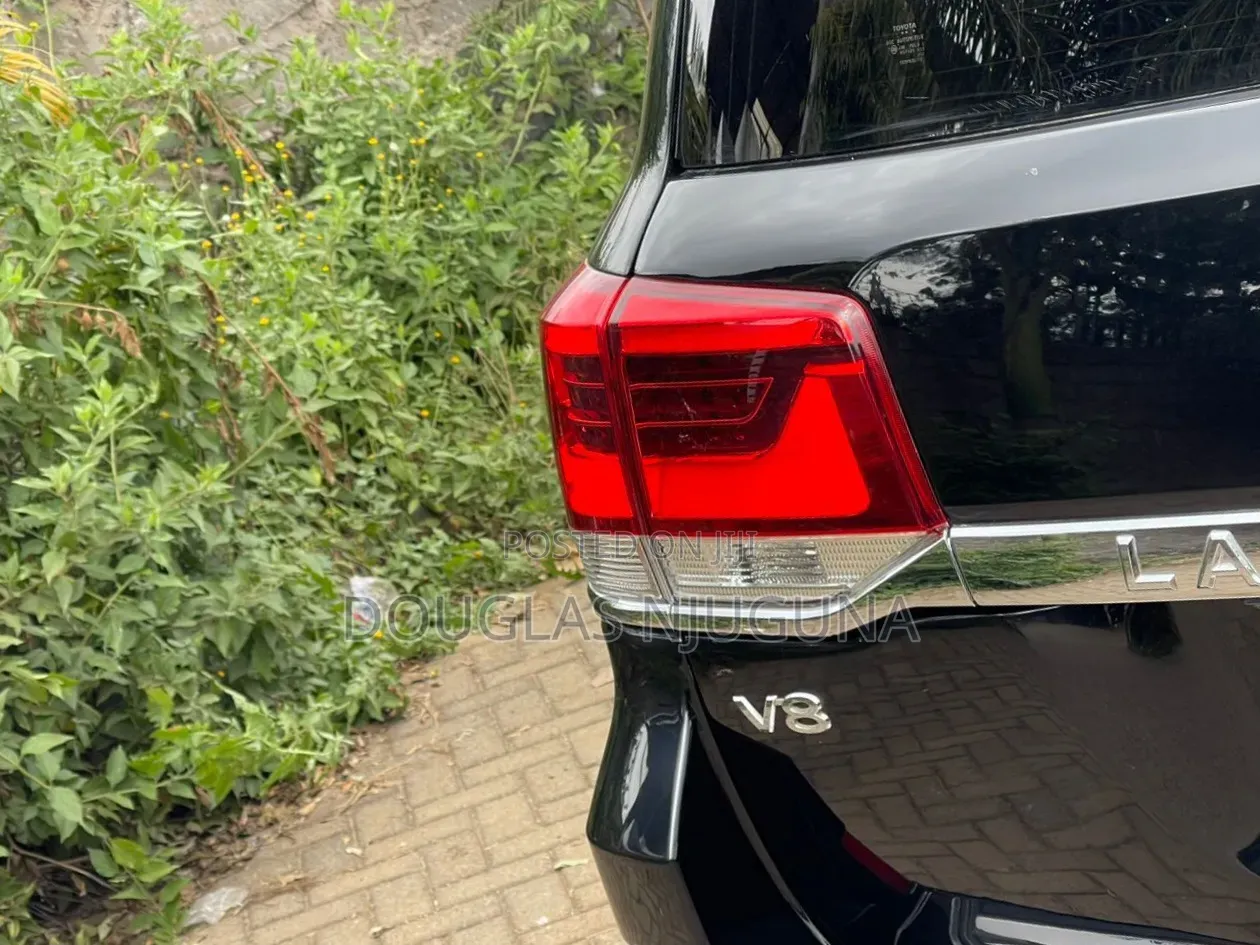 Toyota Land Cruiser 2011 Black