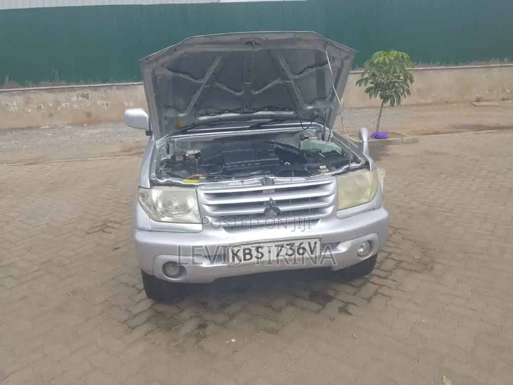 Mitsubishi Pajero 2000i IO 2005 Silver