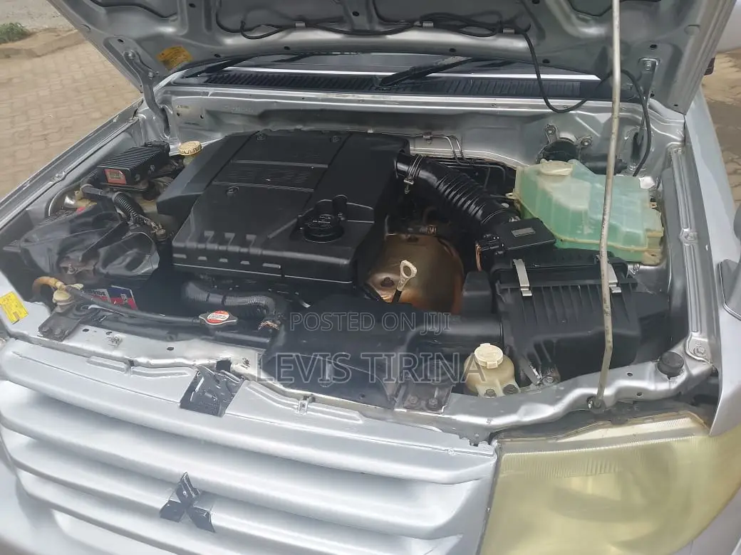Mitsubishi Pajero 2000i IO 2005 Silver
