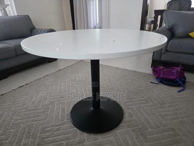 Round High Table - thumbnail 2