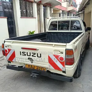 Isuzu D-MAX 2002 Beige
