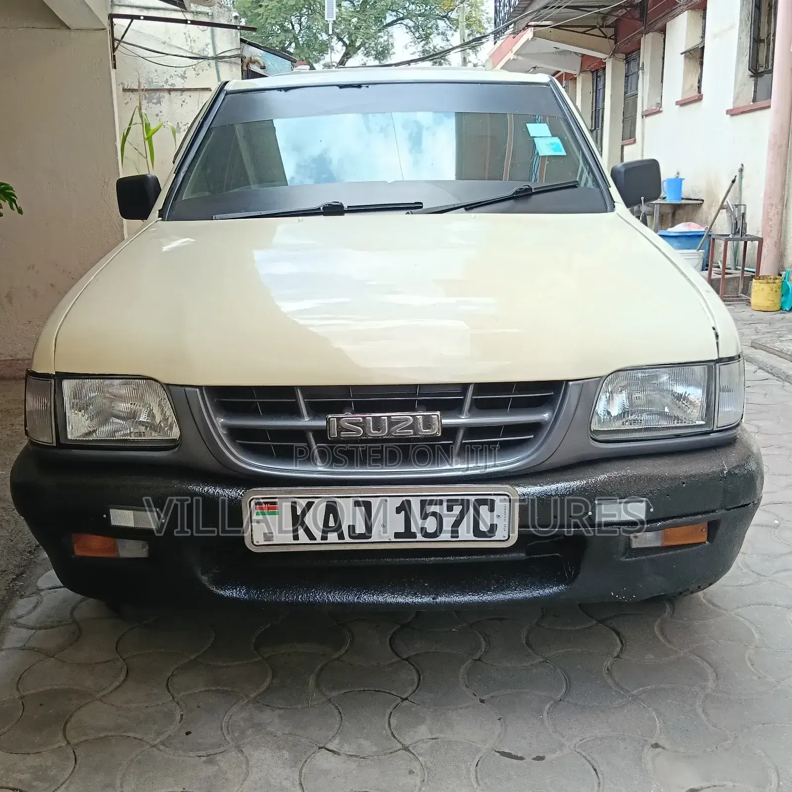 Isuzu D-MAX 2002 Beige