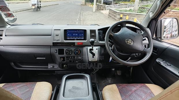 Toyota HiAce 2015 White