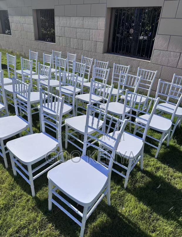 Event Chair; Modern Lightweight White Resin Chiavari Chair - thumbnail 4