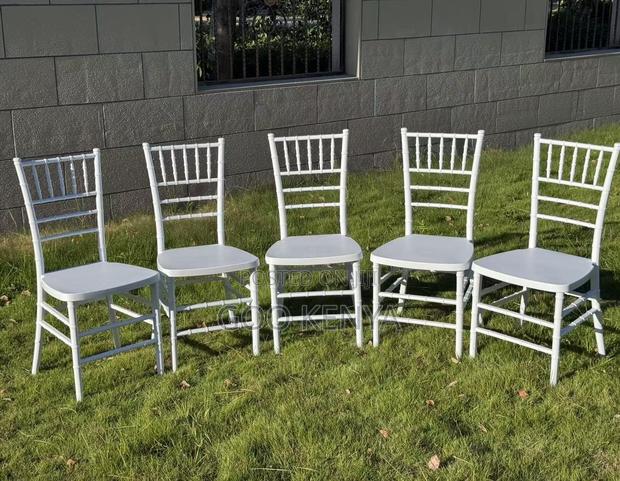 Event Chair; Modern Lightweight White Resin Chiavari Chair - thumbnail 5
