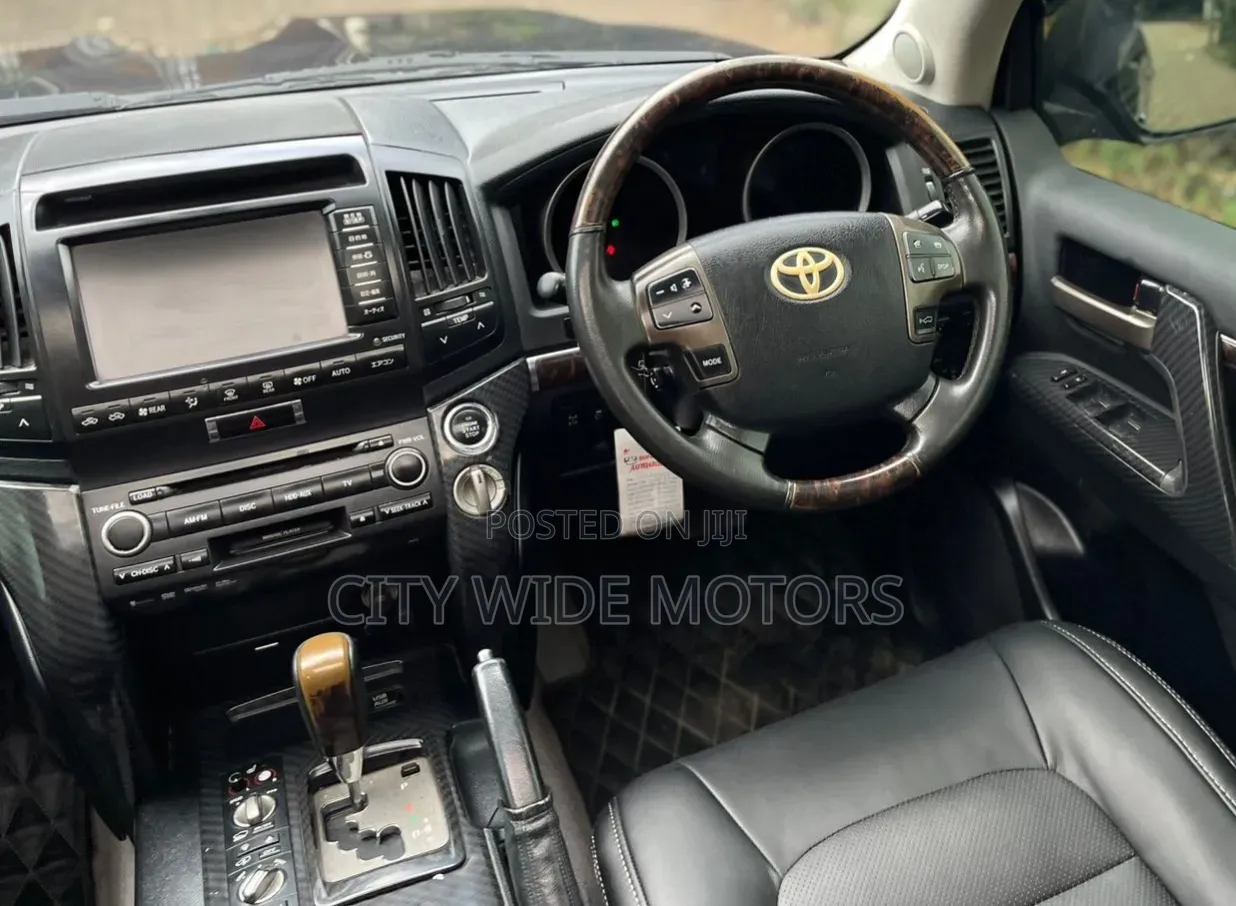 Toyota Land Cruiser 4.6 V8 ZX 2011 Black