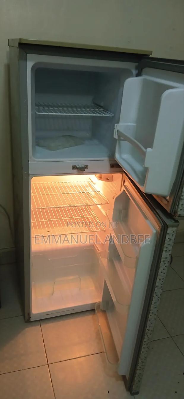 Well Maintained Ramtons Fridge,137 Liters - thumbnail 3