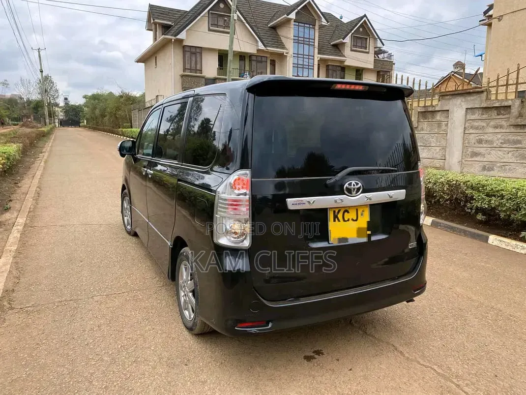 Toyota Voxy 2010 Black