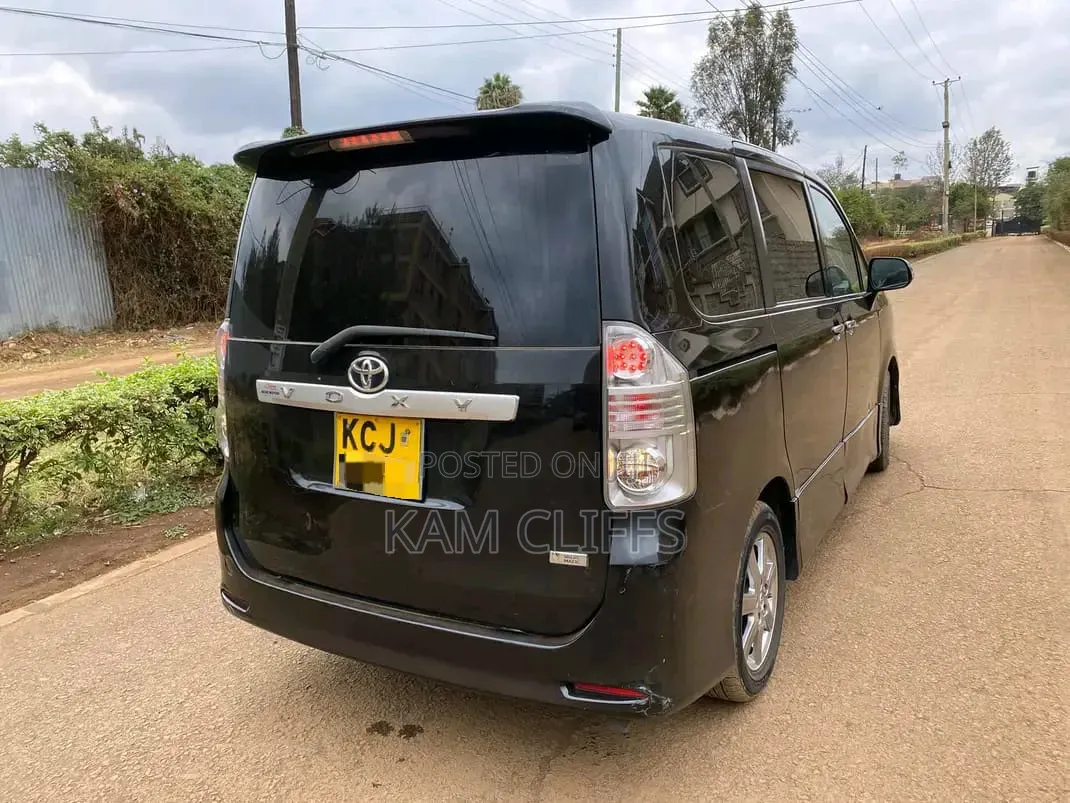 Toyota Voxy 2010 Black
