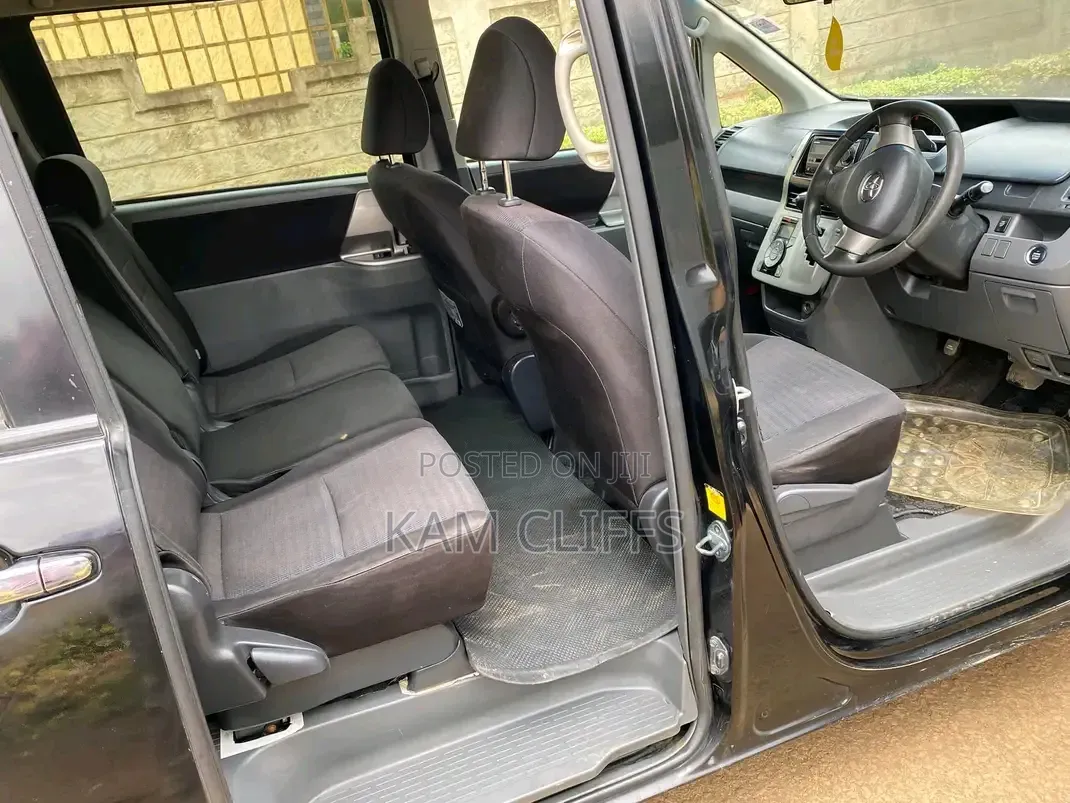 Toyota Voxy 2010 Black