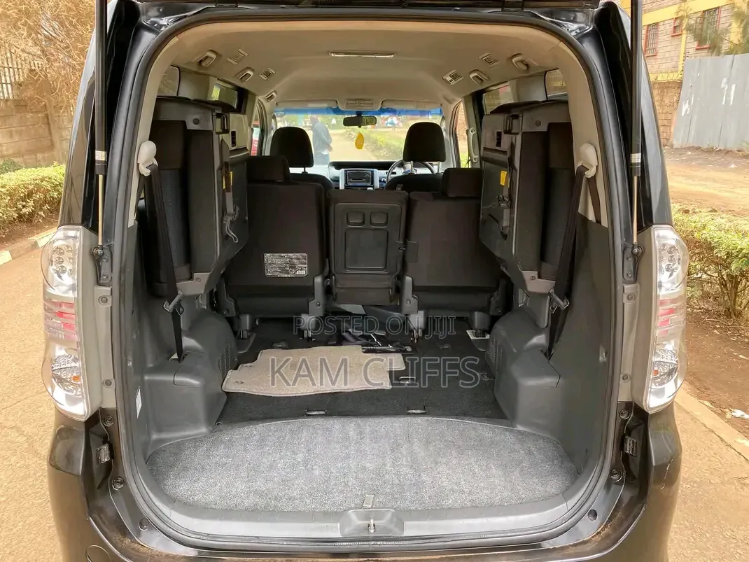Toyota Voxy 2010 Black