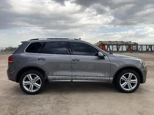 Volkswagen Touareg 2014 Gray