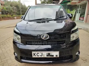 Toyota Voxy 2011