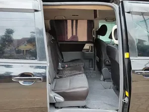 Toyota Voxy 2011