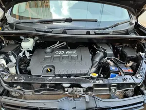Toyota Voxy 2011