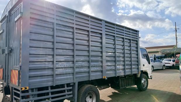 Isuzu NPR Truck - thumbnail 3