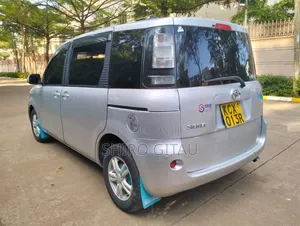 Toyota Sienta 2012 Silver