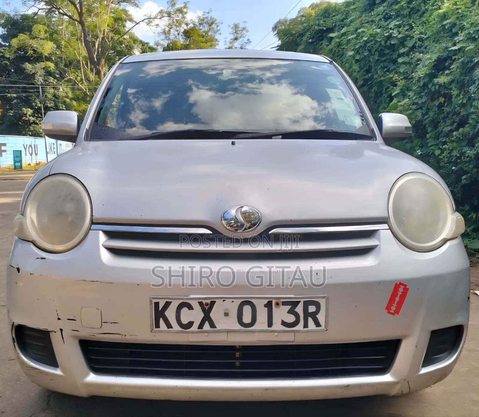 Toyota Sienta 2012 Silver