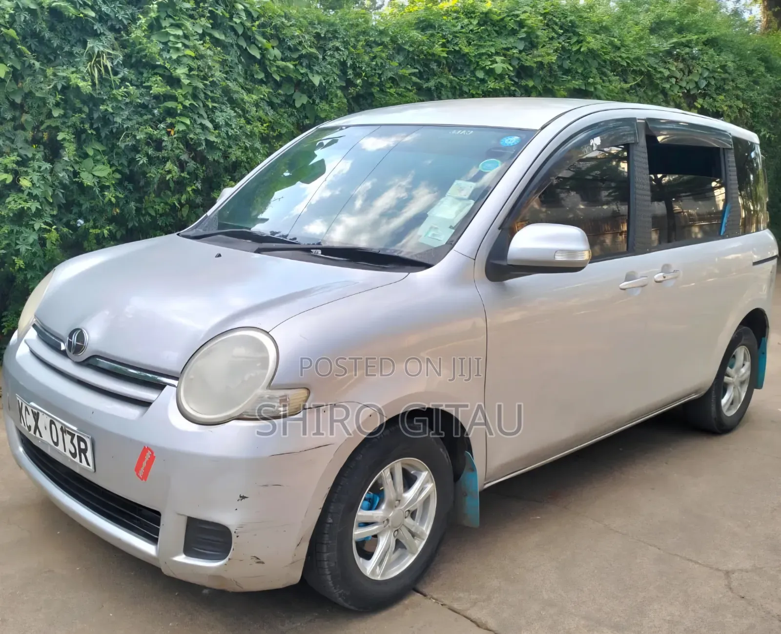 Toyota Sienta 2012 Silver