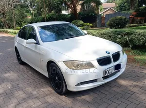 BMW 320i Sedan RWD 2009 White