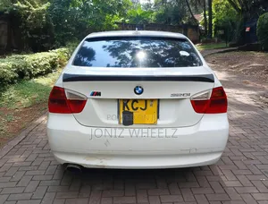 BMW 320i Sedan RWD 2009 White