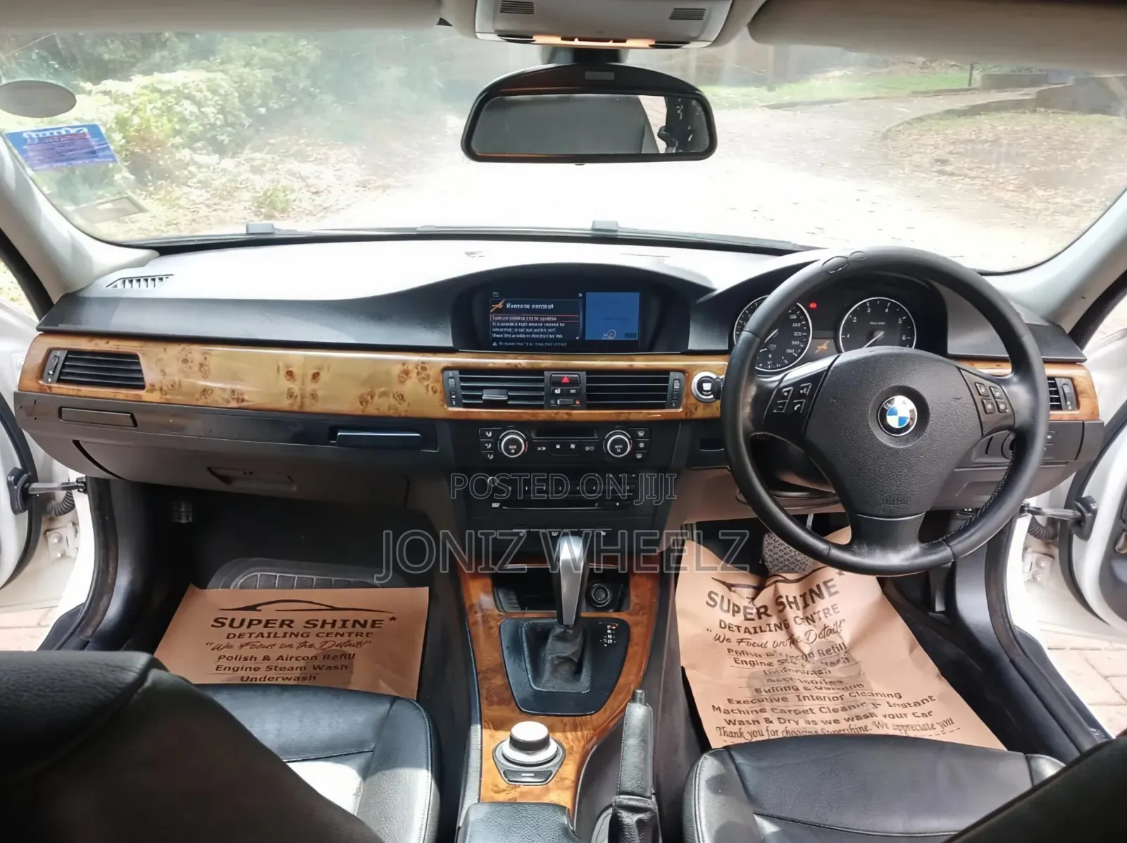 BMW 320i Sedan RWD 2009 White
