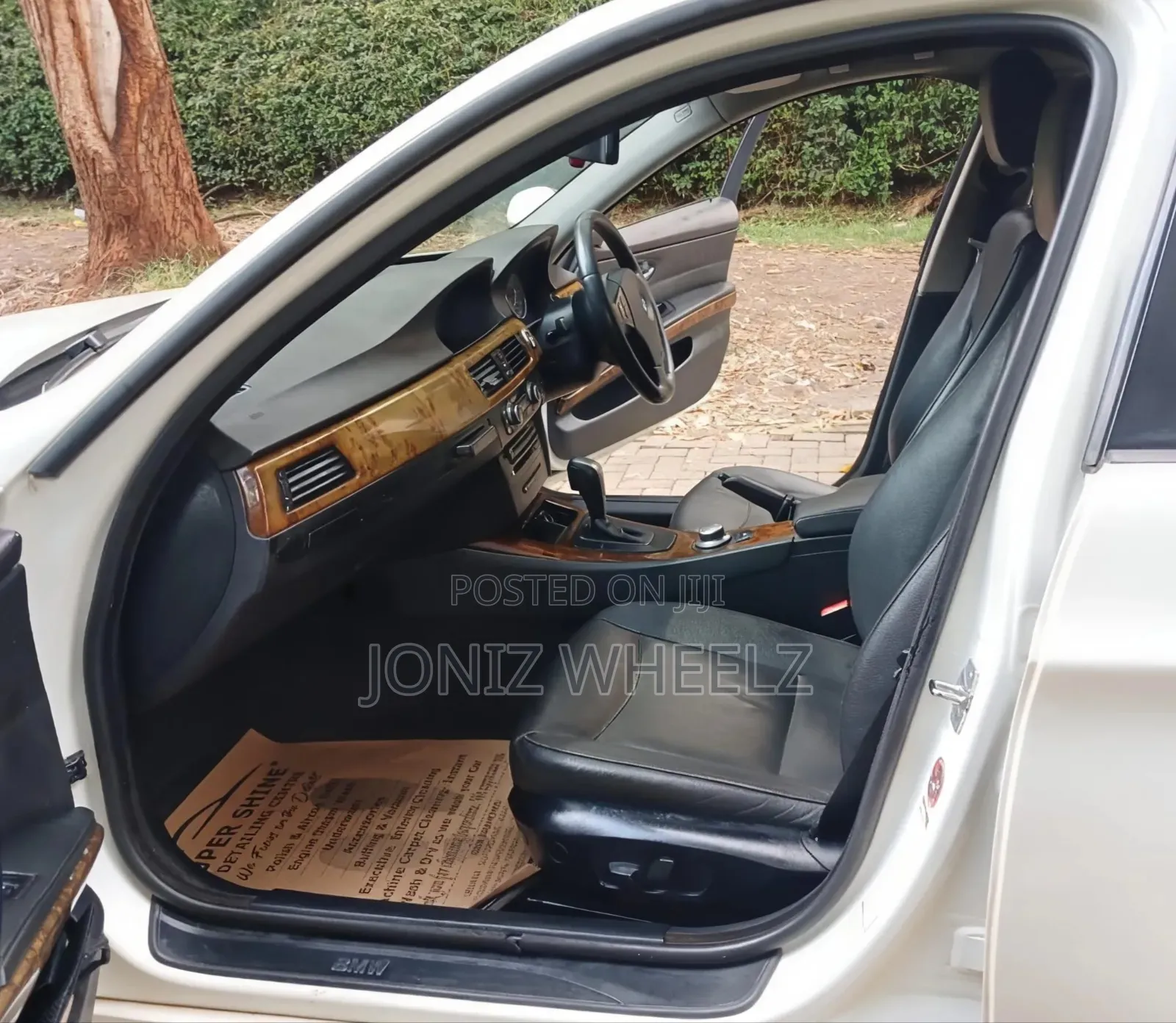 BMW 320i Sedan RWD 2009 White
