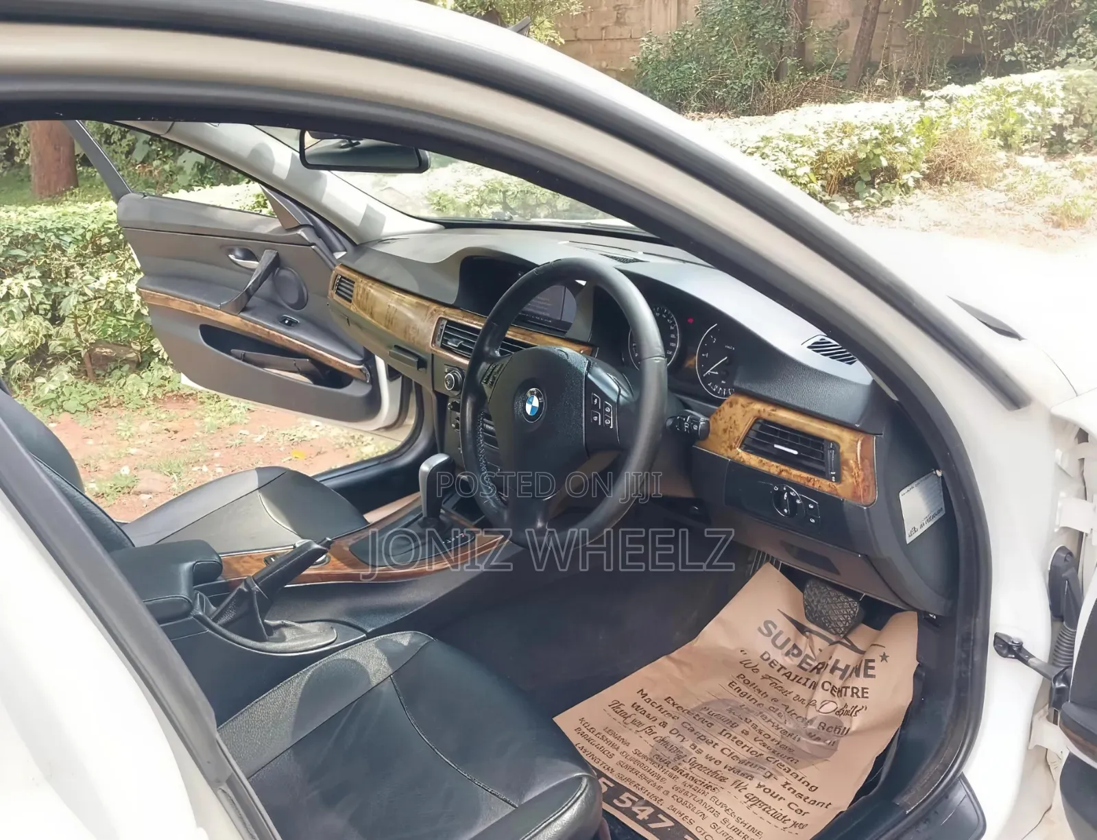 BMW 320i Sedan RWD 2009 White