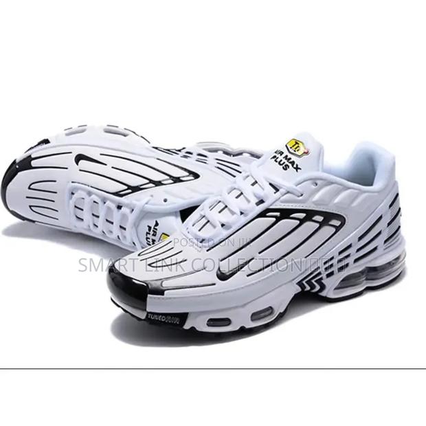 Nike Airmax Plus “White Black".