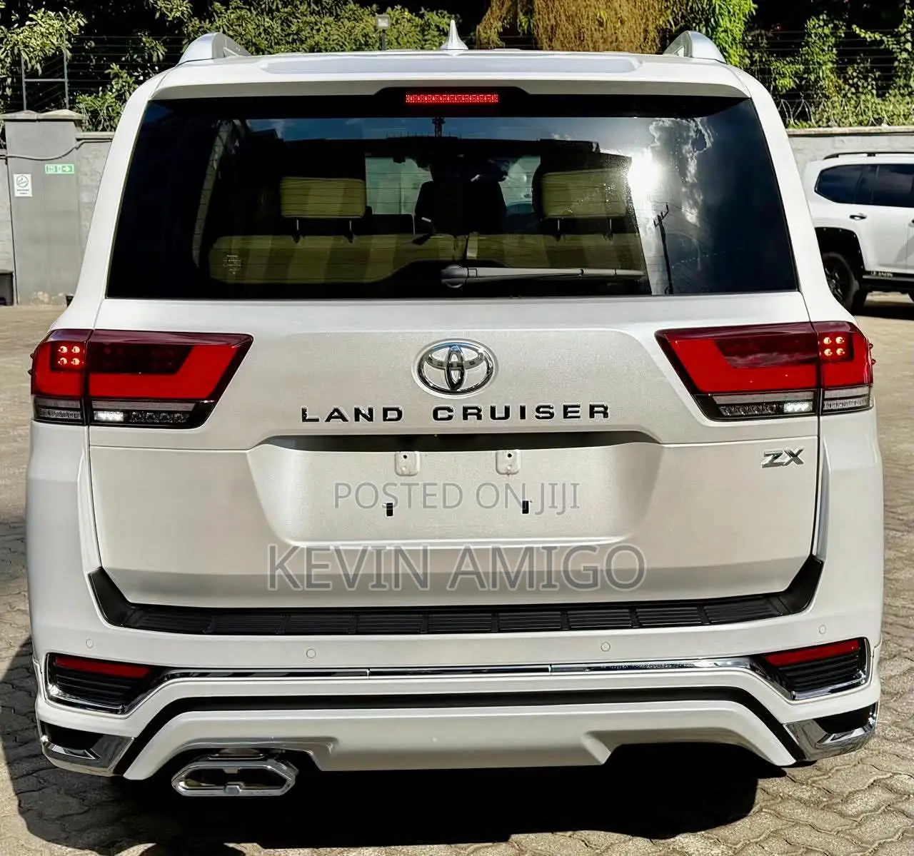 Toyota Land Cruiser LC300 2023 White