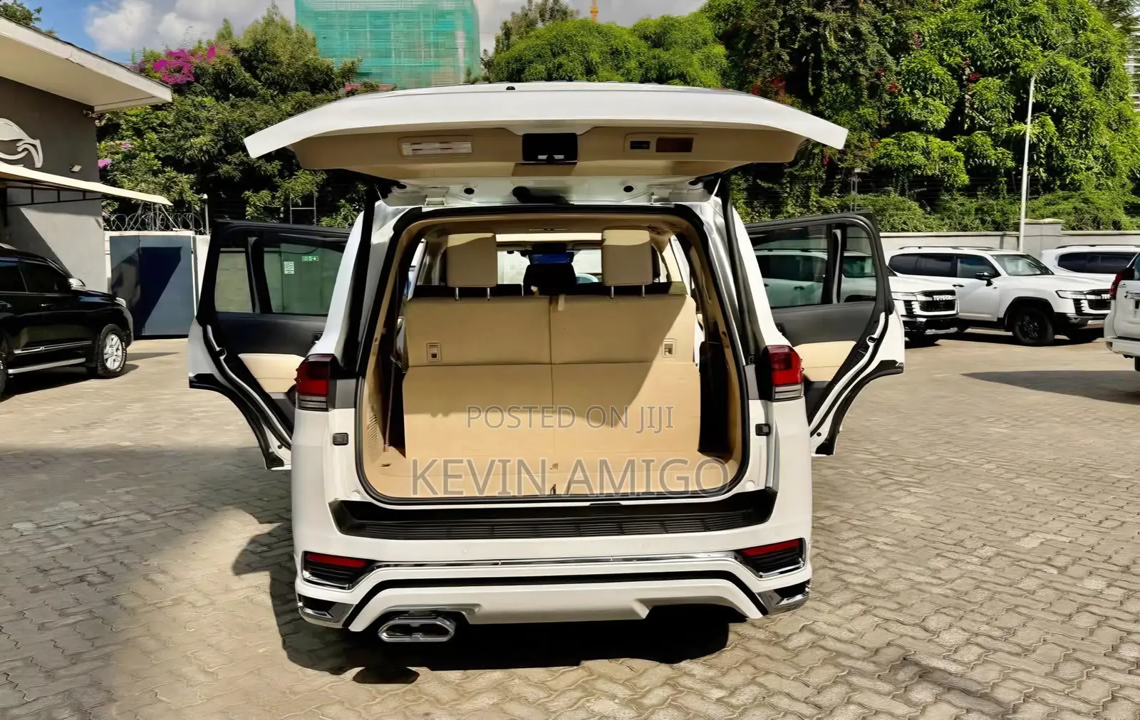 Toyota Land Cruiser LC300 2023 White