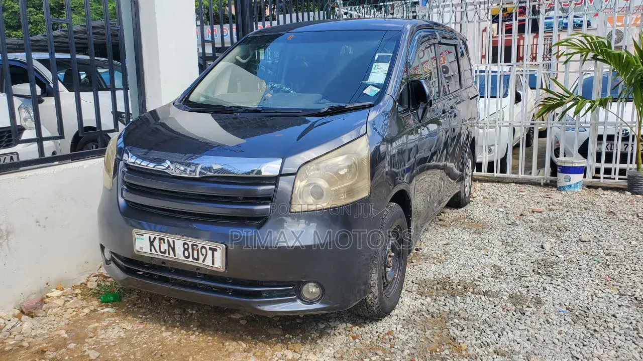 Toyota Noah 2012 Gray