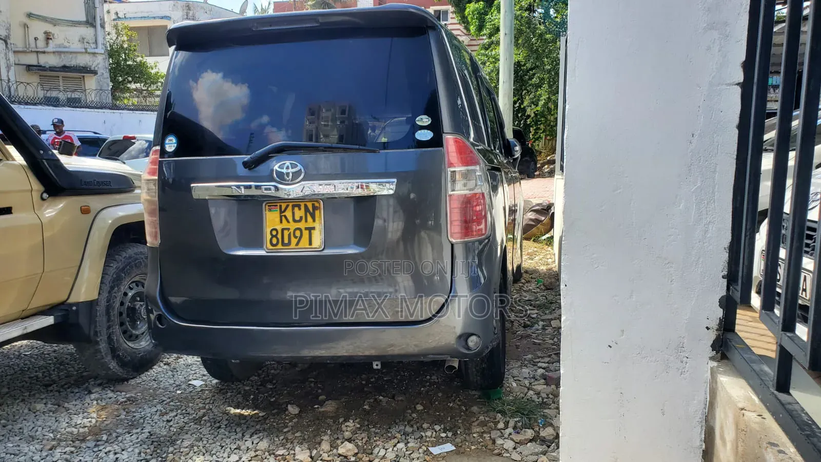 Toyota Noah 2012 Gray