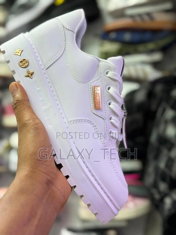 Louis Vuitton Size 40 to 45 - thumbnail 2