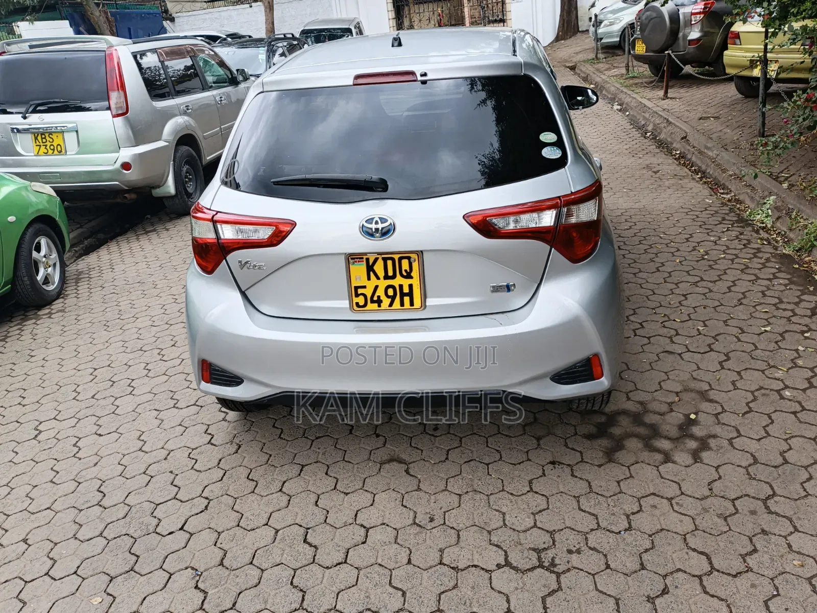 Toyota Vitz 2018 Silver