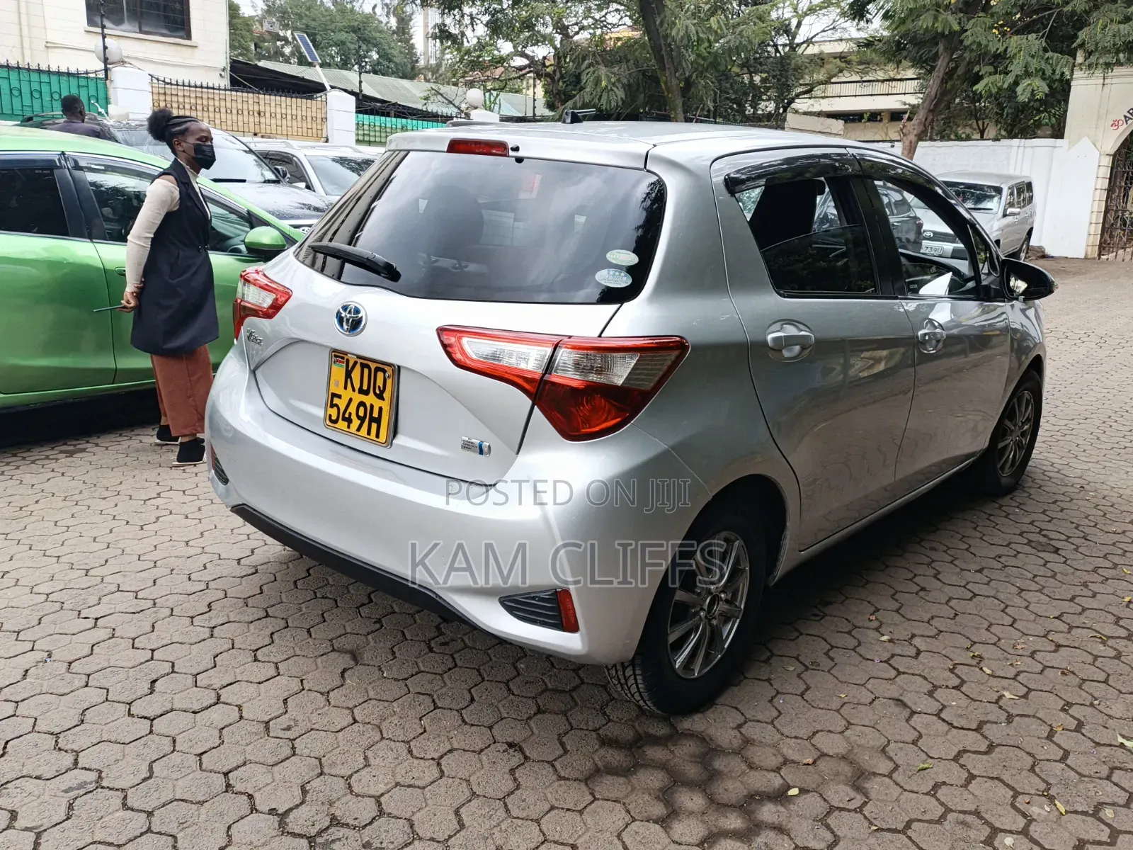 Toyota Vitz 2018 Silver