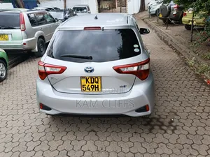 Toyota Vitz 2018 Silver